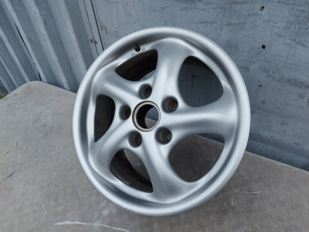 1x Alufelge 17 Zoll 8.5" 5x130 Silber 99636212605 Porsche 911 996 Rim Wheel