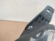 Laden Sie das Bild in den Galerie-Viewer, Frontscheinwerfer Mitsubishi Eclipse Cross 8301D185 LED Links Headlight