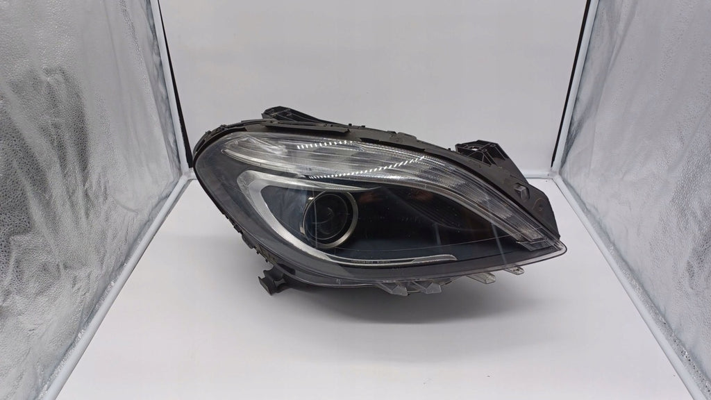 Frontscheinwerfer Mercedes-Benz W246 W242 A2468207261MERC Rechts Headlight SCH8303202470rh