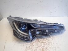 Laden Sie das Bild in den Galerie-Viewer, Frontscheinwerfer Toyota Corolla 81110-02S70 FULL LED Rechts Headlight