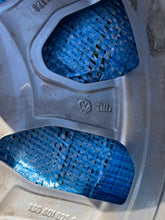 Load image into Gallery viewer, 1x Alufelge 16 Zoll 6.0" 4x100 43ET Glanz Schwarz 1S0601025S VW Rim Wheel FEL3947283505nn