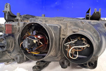 Laden Sie das Bild in den Galerie-Viewer, Frontscheinwerfer Saab 9-3 12799350 Rechts Scheinwerfer Headlight