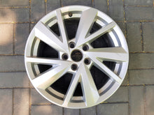 Laden Sie das Bild in den Galerie-Viewer, 1x Alufelge 17 Zoll 7.0&quot; 5x112 45ET Glanz Silber 81A601025C Audi Q2 Rim Wheel