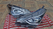 Laden Sie das Bild in den Galerie-Viewer, Frontscheinwerfer Toyota Yaris 677 163 85122000 Links Scheinwerfer Headlight SCH3448386180dk