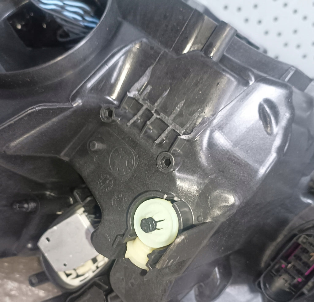 Frontscheinwerfer Skoda Octavia IV 5E4941036 Rechts Scheinwerfer Headlight SCH8414267572sz