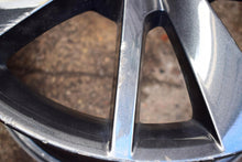 Laden Sie das Bild in den Galerie-Viewer, 1x Alufelge 17 Zoll 7.0&quot; 5x112 49ET Glanz Graphit 5E0601025CC Skoda Octavia Iii