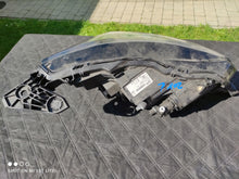 Laden Sie das Bild in den Galerie-Viewer, Frontscheinwerfer Peugeot 208 II 9833036380 LED Ein Stück (Rechts oder Links) SCH2076977773qi