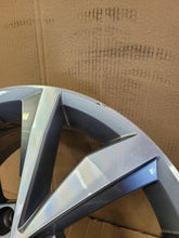 Laden Sie das Bild in den Galerie-Viewer, 1x Alufelge 17 Zoll 7.0" 5x112 45ET 2GA601025P VW T-Roc I Rim Wheel FEL5804595318sc