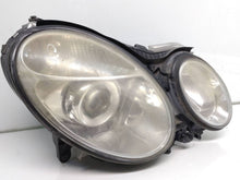 Laden Sie das Bild in den Galerie-Viewer, Frontscheinwerfer Mercedes-Benz W211 A0028202426 5DV00876400 Rechts Headlight SCH7882505353oz