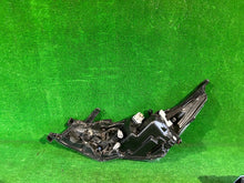 Laden Sie das Bild in den Galerie-Viewer, Frontscheinwerfer Toyota Corolla 8111002L70 Rechts Scheinwerfer Headlight SCH3935084604mf