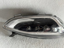 Laden Sie das Bild in den Galerie-Viewer, Frontscheinwerfer Ford Fiesta H1BB-13E014-AD H1BB13E014AD 13E014 LED Rechts