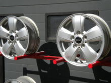 Laden Sie das Bild in den Galerie-Viewer, 4x Alufelge 15 Zoll 5.5&quot; 5x112 46ET Glanz Silber 6855101 Mini F56 F55 Rim Wheel