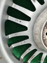 Laden Sie das Bild in den Galerie-Viewer, 1x Alufelge 18 Zoll 7.5&quot; 6x114.3 45ET KBA49823 Mercedes-Benz Rim Wheel