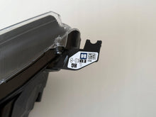 Laden Sie das Bild in den Galerie-Viewer, Frontscheinwerfer Toyota Yaris EUK0-8 Links Scheinwerfer Headlight SCH2836777647wo
