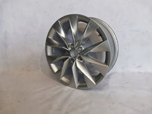 Load image into Gallery viewer, 1x Alufelge 19 Zoll 8.0" 5x112 45ET 5LA601025 Skoda Enyaq Rim Wheel FEL3536424918mv