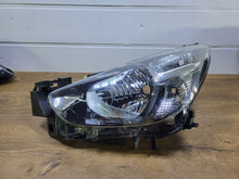 Laden Sie das Bild in den Galerie-Viewer, Frontscheinwerfer Mazda 2 DB5J-51040 Links Scheinwerfer Headlight