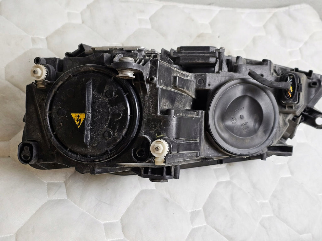 Frontscheinwerfer VW Jetta IV 5C7941752 8K0941597 4H094132 Xenon Rechts SCH3090704539cu