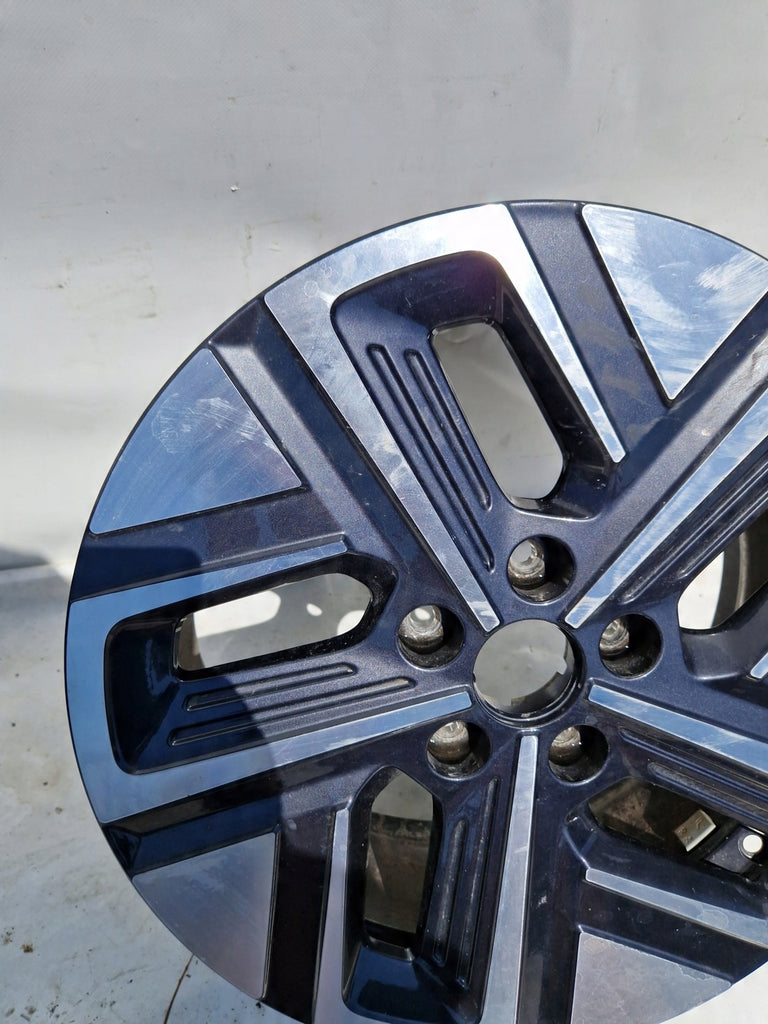 1x Alufelge 17 Zoll 7.0" 5x114.3 50ET 52910-DD100 Hyundai Kona Rim Wheel