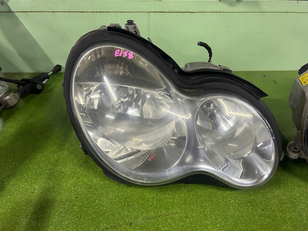 Frontscheinwerfer Mercedes-Benz W203 2038203261 Rechts Scheinwerfer Headlight SCH3134397966ko