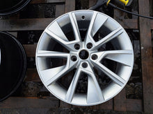 Load image into Gallery viewer, 1x Alufelge 18 Zoll 7.0" 5x112 45ET 57A601025 Skoda Karoq Rim Wheel FEL3760772740gr