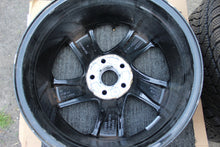 Laden Sie das Bild in den Galerie-Viewer, 1x Alufelge 17 Zoll 7.0&quot; 5x108 45ET Glanz Graphit JX7J-1007-D1A Ford Focus Mg