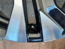 Laden Sie das Bild in den Galerie-Viewer, 1x Alufelge 17 Zoll 6.5" 4x108 32ET Glanz Schwarz 9828186080 Peugeot 2008 FEL5090563208qy