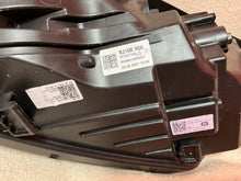 Laden Sie das Bild in den Galerie-Viewer, Frontscheinwerfer Kia Ceed 92102J7100 Rechts Scheinwerfer Headlight