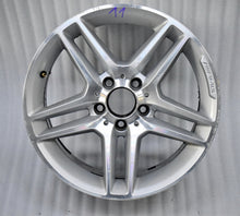Laden Sie das Bild in den Galerie-Viewer, 1x Alufelge 17 Zoll 8.5" 5x112 58ET Glanz Silber A2044019702 Mercedes-Benz W204 FEL6465603771if