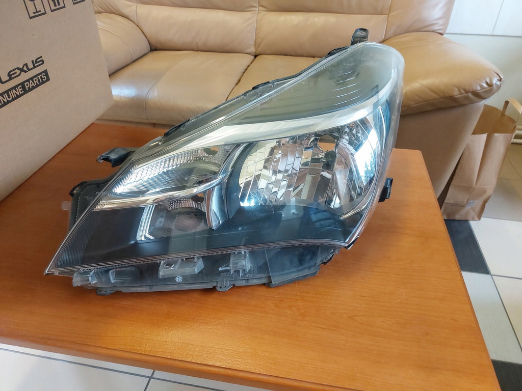 Frontscheinwerfer Toyota Yaris 811700DA10 LED Links Scheinwerfer Headlight