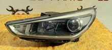 Load image into Gallery viewer, Frontscheinwerfer Hyundai I30 92101G4020 Links Scheinwerfer Headlight SCH7798440063rq