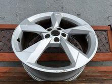 Load image into Gallery viewer, 1x Alufelge 19 Zoll 7.0&quot; 5x112 43ET Glanz Silber 83A601025N Audi Q3 Rim Wheel