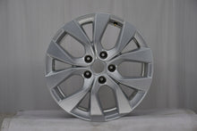 Laden Sie das Bild in den Galerie-Viewer, 1x Alufelge 17 Zoll 7.0&quot; 5x114.3 35ET Glanz Silber 403002111R Renault Rim Wheel