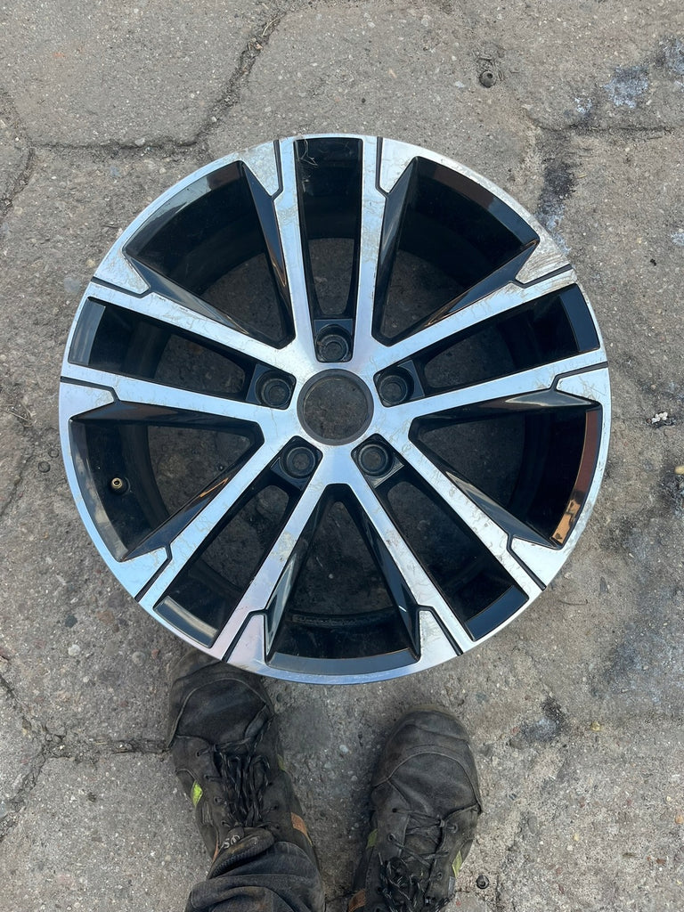 1x Alufelge 17 Zoll 7.0" 5x112 49ET 5G0601025AK VW Rim Wheel