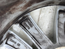 Laden Sie das Bild in den Galerie-Viewer, 1x Alufelge 17 Zoll 7.0&quot; 5x108 40 5ET Glanz Silber 31471309 Volvo S60 V60