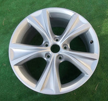 Laden Sie das Bild in den Galerie-Viewer, 1x Alufelge 17 Zoll 7.5&quot; 5x112 46ET Glanz Silber 5FA601025C Seat Leon Rim Wheel