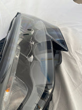 Laden Sie das Bild in den Galerie-Viewer, Frontscheinwerfer Audi A3 8Y0941011C LED Ein Stück (Rechts oder Links) Headlight