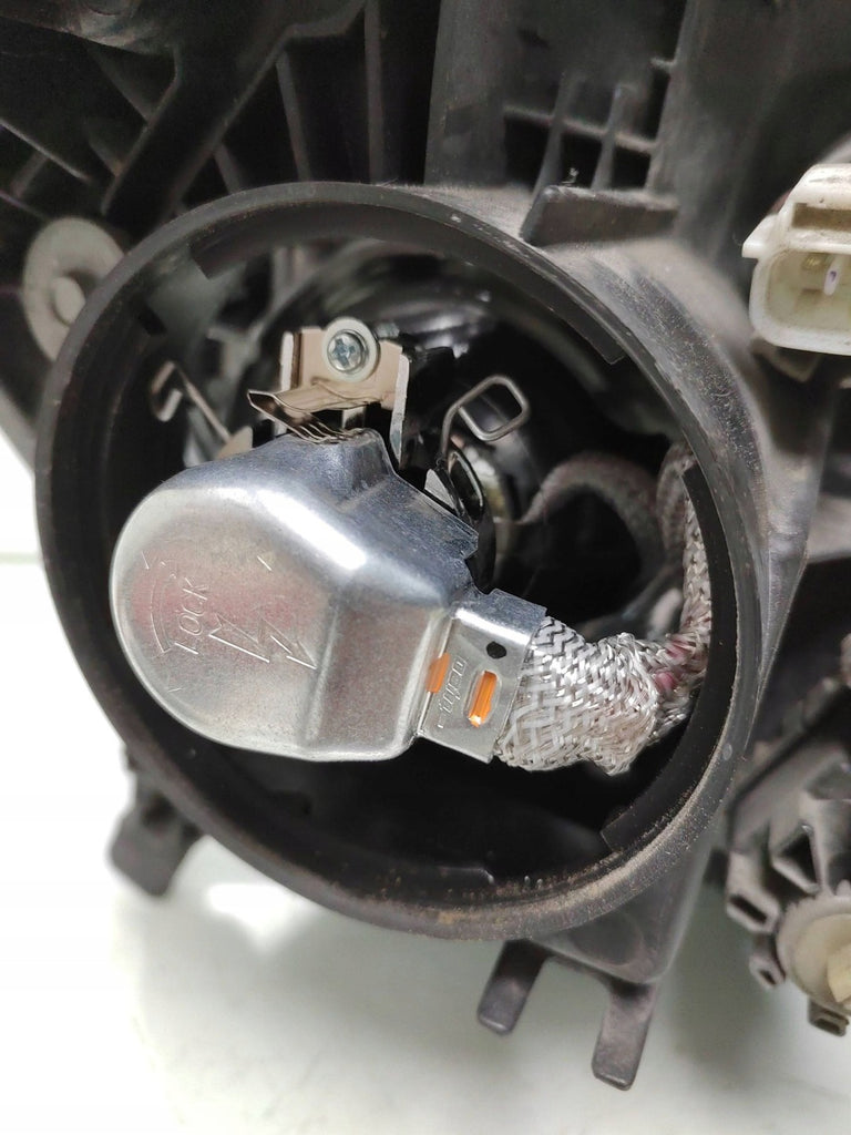 Frontscheinwerfer Toyota Avensis 10R022556 9922680008 D4S8596724010 Links SCH9653465267mf