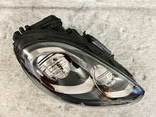 Laden Sie das Bild in den Galerie-Viewer, Frontscheinwerfer Porsche Cayenne 7P5941752H Xenon Rechts Scheinwerfer Headlight SCH3972613389ih