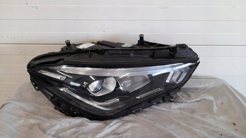 Frontscheinwerfer Mercedes-Benz Cla X118 C118 A1189062600 Rechts Headlight SCH5840422032gh