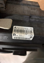 Load image into Gallery viewer, Frontscheinwerfer VW Touran 1T1941006G Rechts Scheinwerfer Headlight SCH6370604537uv