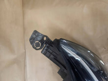 Laden Sie das Bild in den Galerie-Viewer, Frontscheinwerfer Peugeot 308 9816990680 Vorderseite Scheinwerfer Headlight SCH3928807363gy