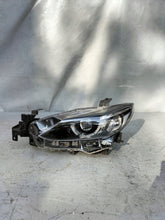 Laden Sie das Bild in den Galerie-Viewer, Frontscheinwerfer Mazda 6 SHN1045 Links Scheinwerfer Headlight SCH2568860969na