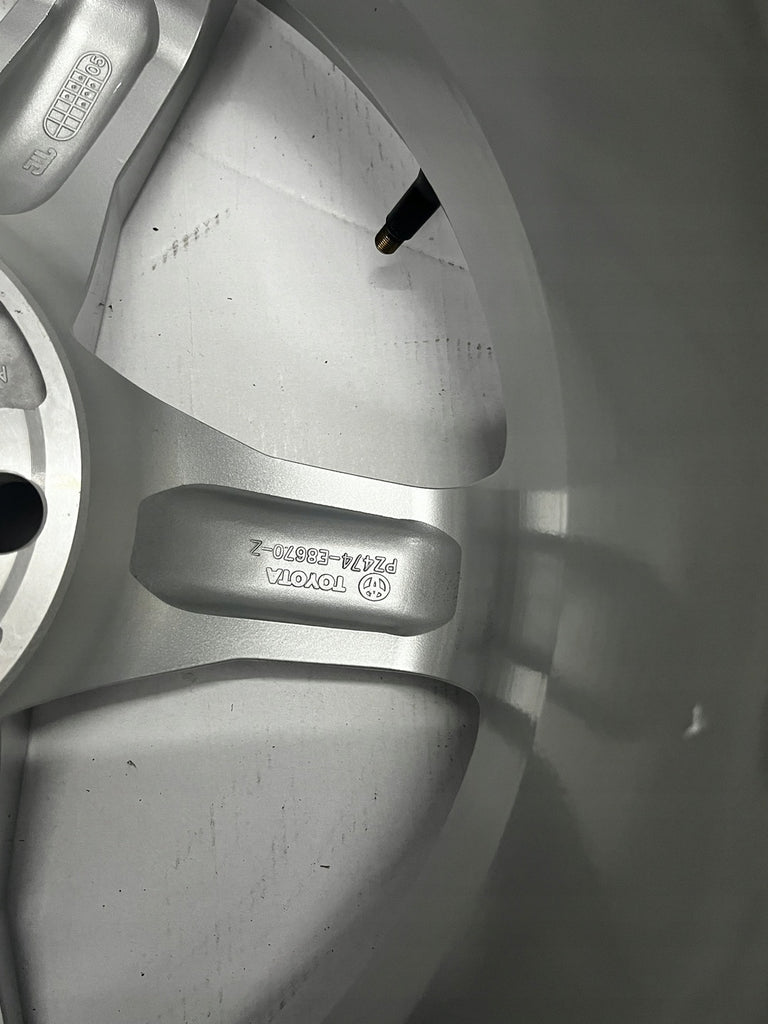 1x Alufelge 16 Zoll 6.5" 5x114.3 45ET Silber PZ474-E8670- Toyota Corolla Avensis