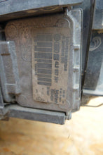 Laden Sie das Bild in den Galerie-Viewer, Frontscheinwerfer VW Passat 3C0941753 Ein Satz Scheinwerfer Headlight SCH8939902362tl