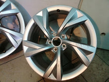 Load image into Gallery viewer, 1x Alufelge 18 Zoll 8.0" 5x112 40ET Glanz Silber 8W0601025EJ Audi A4 Rim Wheel FEL8923648490nb