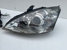 Load image into Gallery viewer, Frontscheinwerfer Ford Focus 2M5113W029 2M5113W030 Xenon Ein Satz Headlight SCH6318832106wh