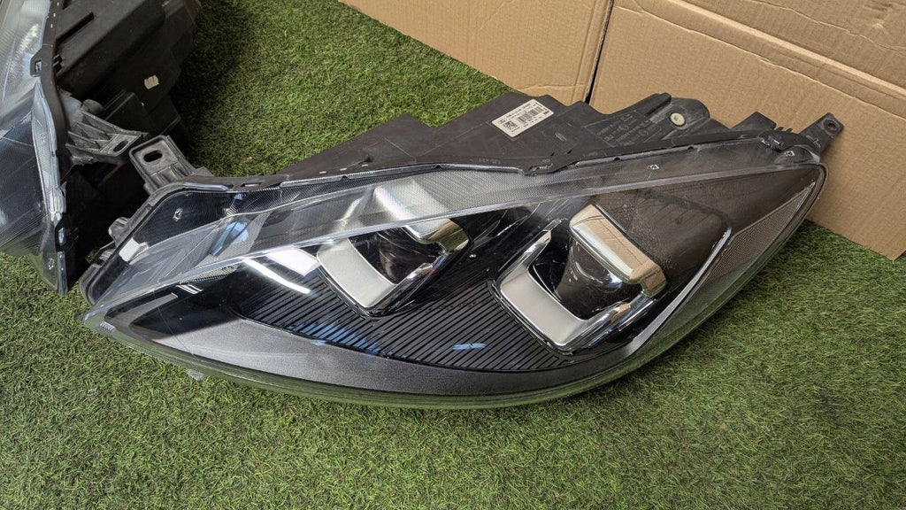 Frontscheinwerfer Ford Kuga LV4B-13E017-AL LV4B-13E016-AL Ein Satz Headlight SCH3751725638ke