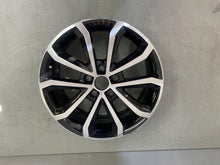 Laden Sie das Bild in den Galerie-Viewer, 1x Alufelge 17 Zoll 7.0&quot; 5x112 49ET Glanz Schwarz 5E0601025AE Skoda Octavia Iii