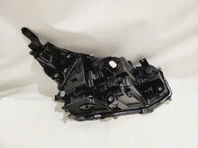 Laden Sie das Bild in den Galerie-Viewer, Frontscheinwerfer Toyota Yaris Cross LED Ein Stück (Rechts oder Links) Headlight SCH7774465607nw