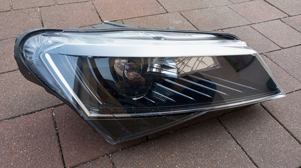 Frontscheinwerfer Skoda Superb III 3V1941016A Bi-Xenon Rechts Headlight